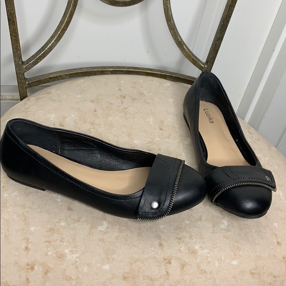 black flat wide shoes
